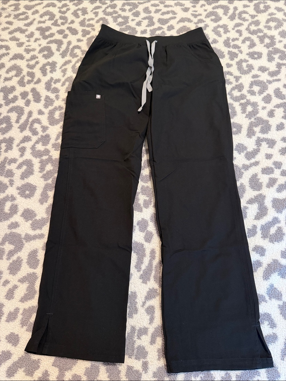 Figs Women's Straight-Leg Drawstring Scrub Pants in Black